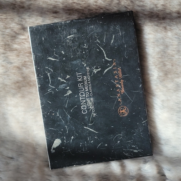 Anastasia Beverly Hills Contour Kit - Picture 2 of 4